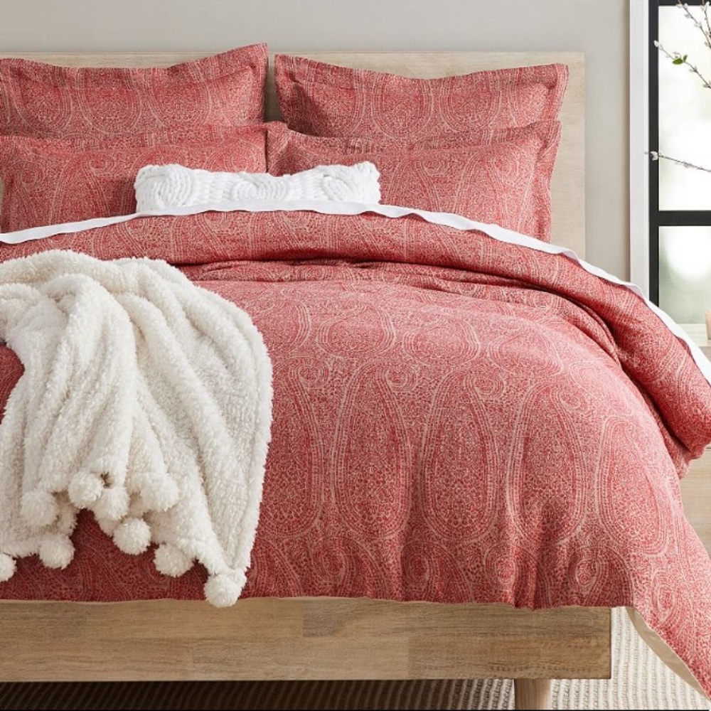 Pottery Barn Paisley Jacquard Berry King Duvet & Shams Set